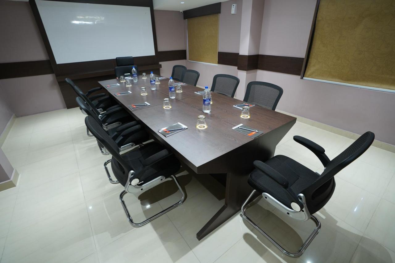 ホテルNeyyar Residency Neyyattinkara エクステリア 写真