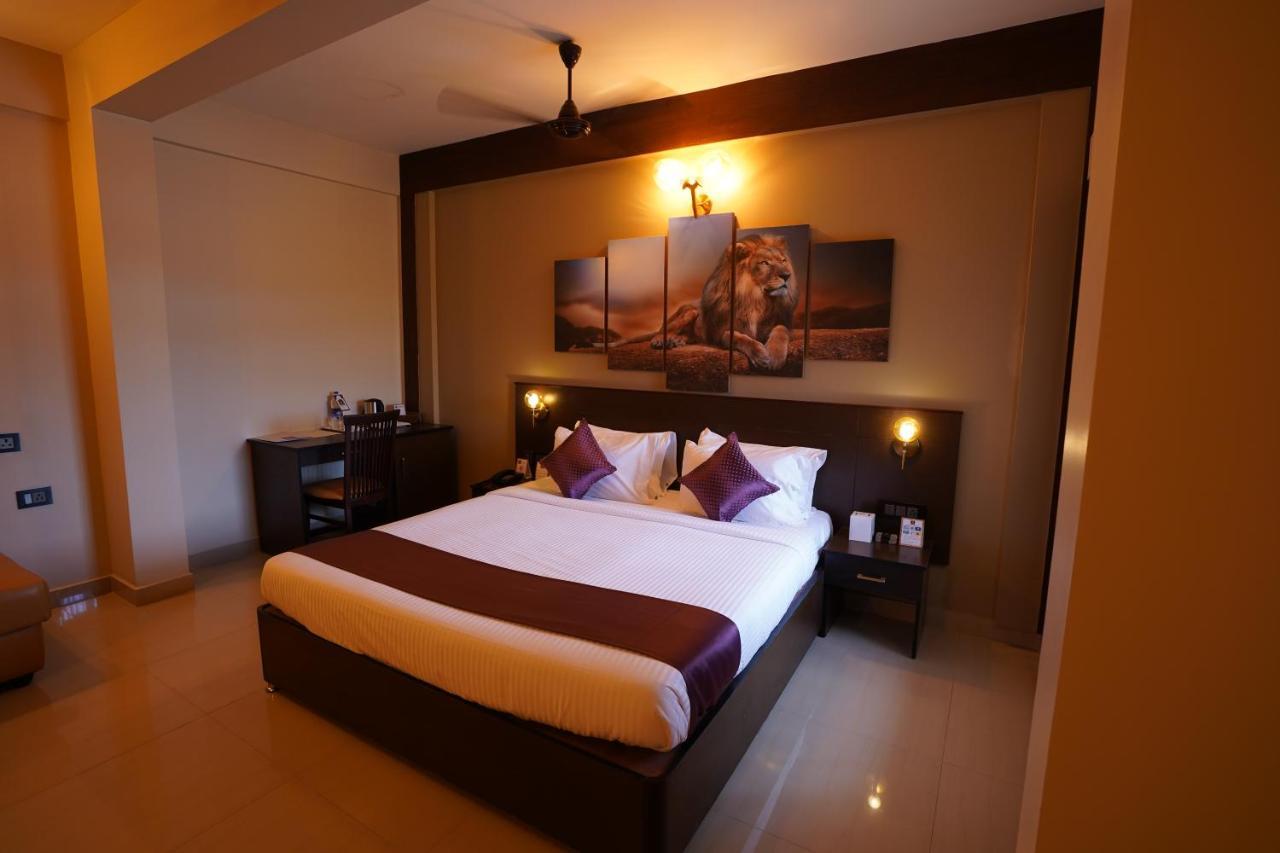 ホテルNeyyar Residency Neyyattinkara エクステリア 写真