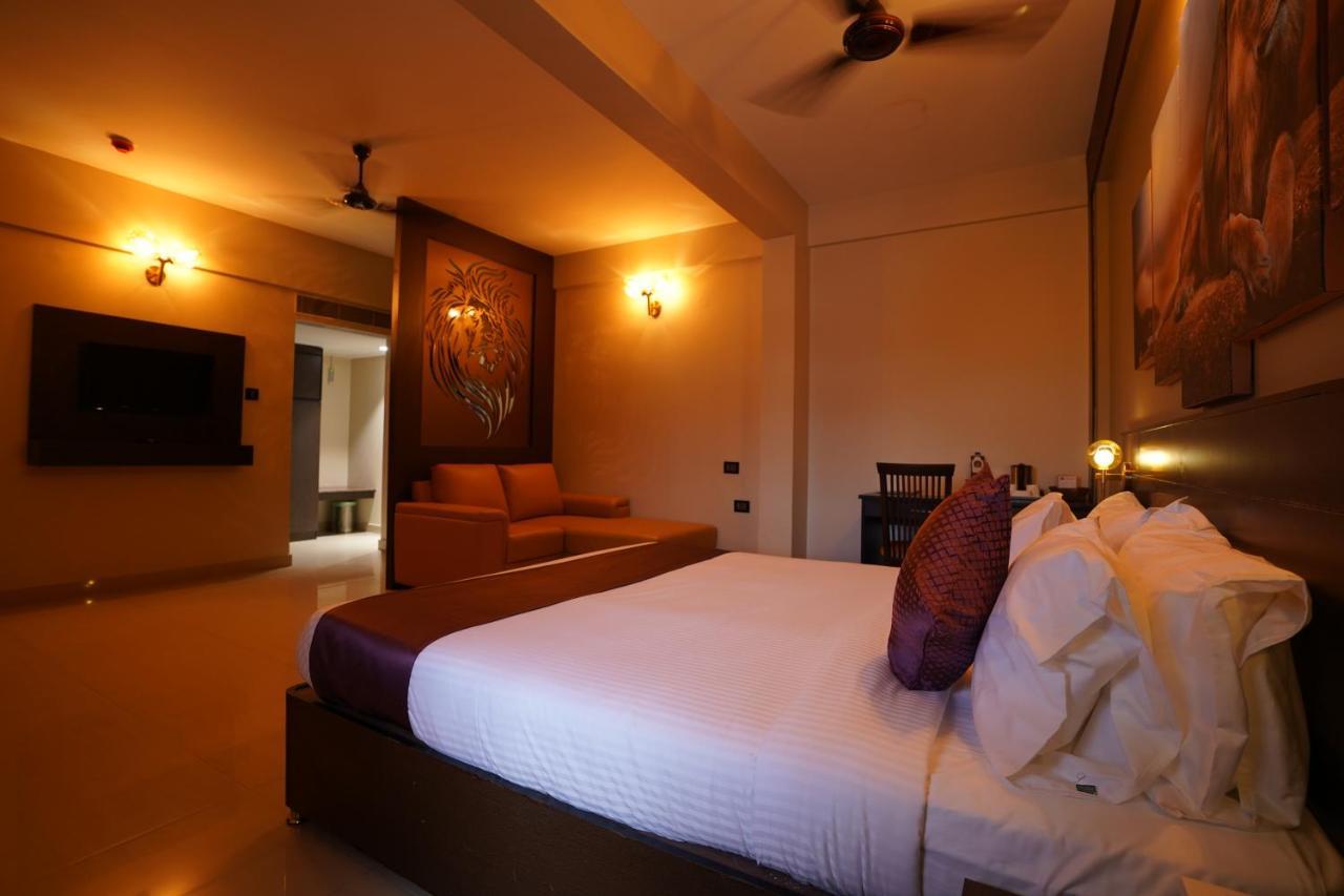 ホテルNeyyar Residency Neyyattinkara エクステリア 写真